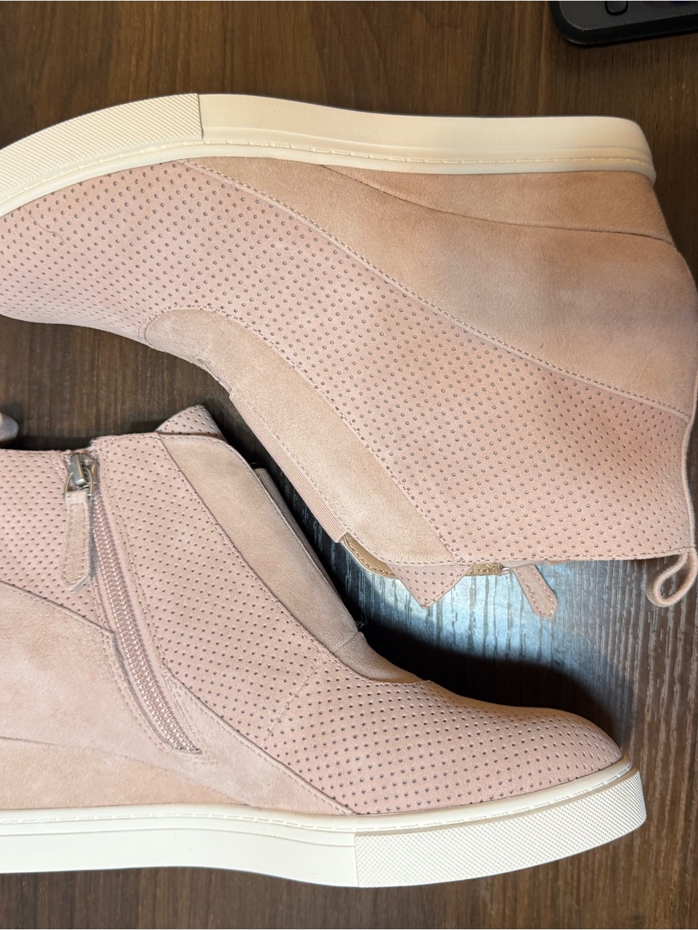 NIB! 💝Linea Paolo Beautiful Blush Pink Perforated Suede Booties Size 6.5